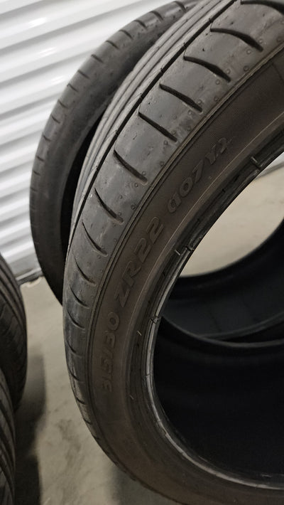 (2) 275 35 r22 / (2) 315 30 22 Pirelli tires